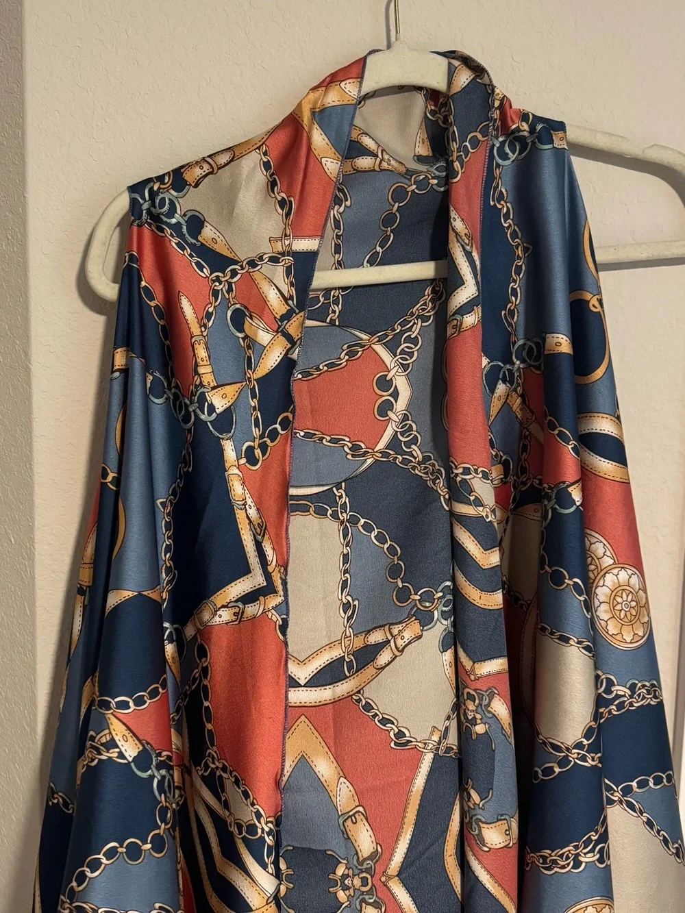 Elegant Navy and Rust Chain-Print Home Accent Throw